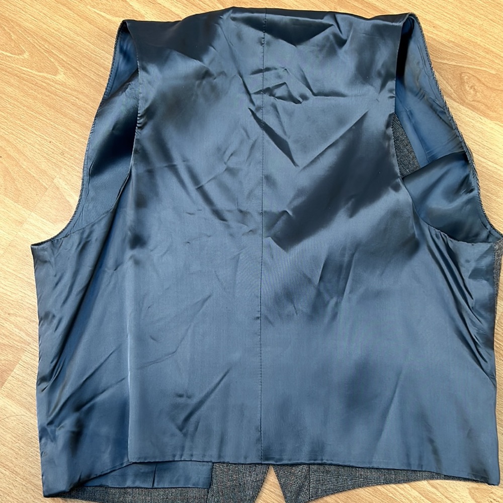 Vest - Picture 5 of 5